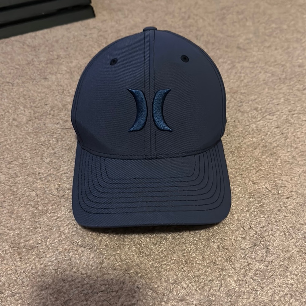 Men’s S-M Huxley Flexfit cap - new- never worn